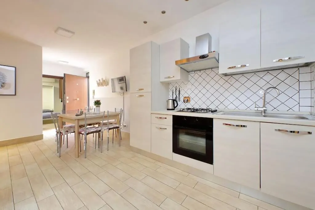 Vatican Flat Spacious Cozy With Court 로마