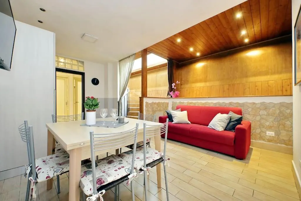 Vatican Flat Spacious Cozy With Court 로마