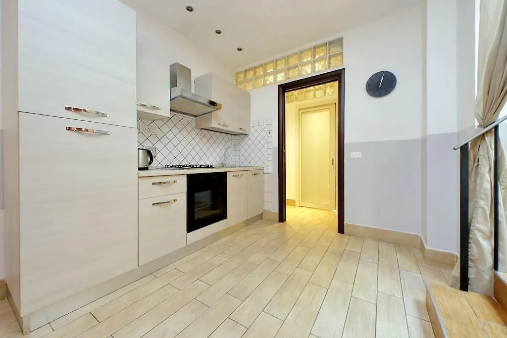 Vatican Flat Spacious Cozy With Court 로마