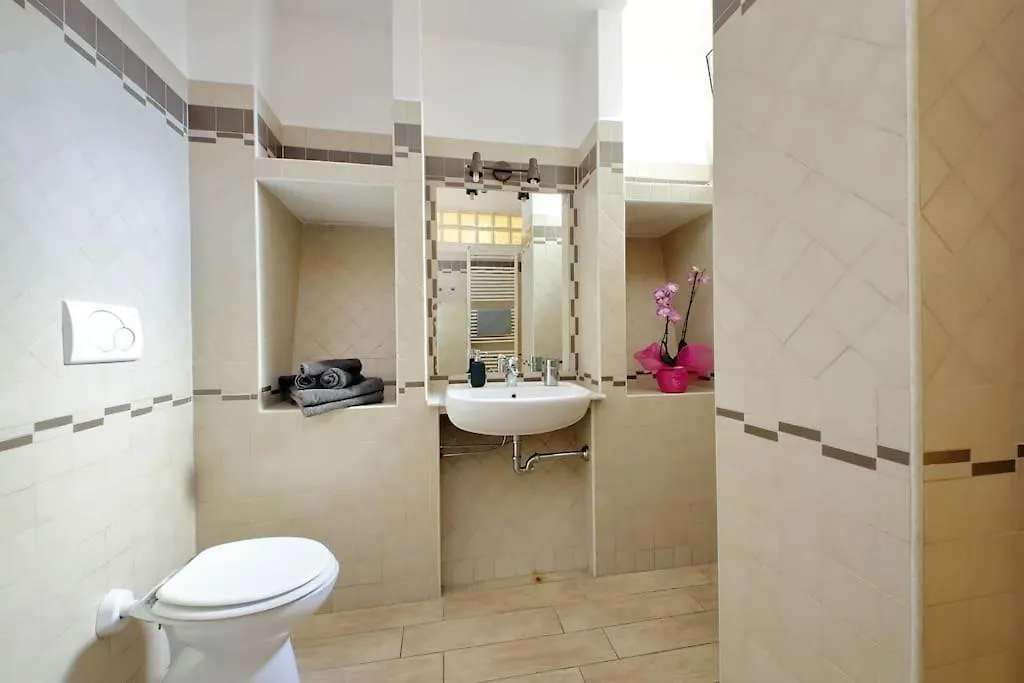 Vatican Flat Spacious Cozy With Court 로마 아파트