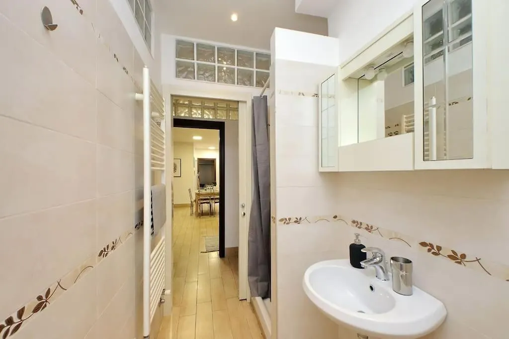 Vatican Flat Spacious Cozy With Court 로마