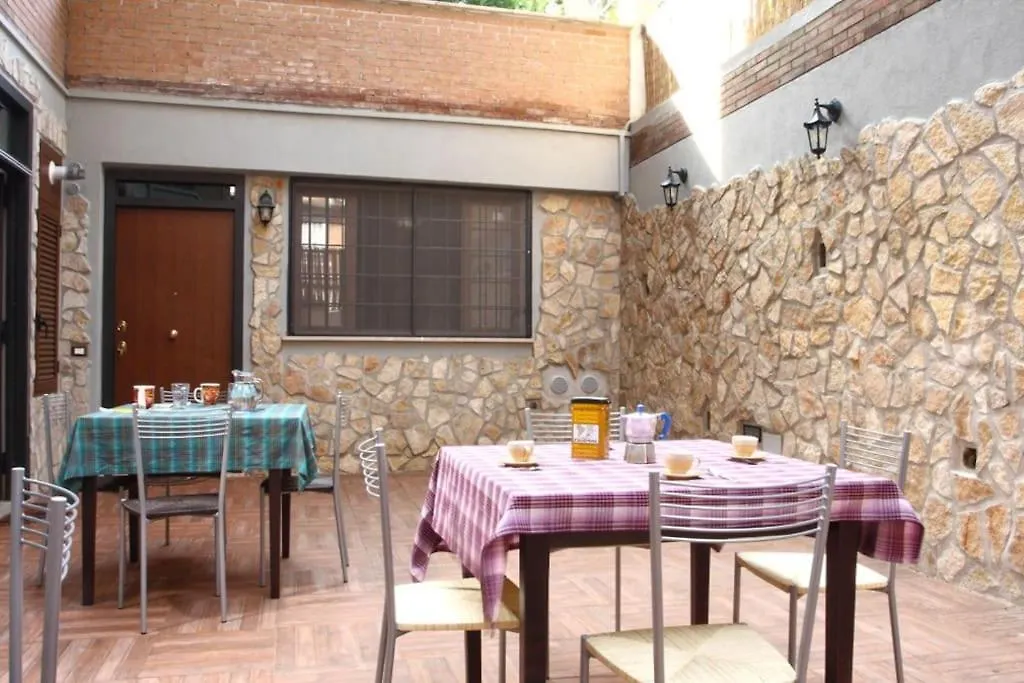 Vatican Flat Spacious Cozy With Court 로마 아파트